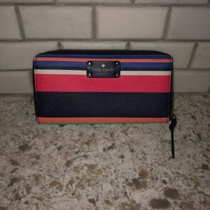 Kate spade wallet MAKE AN OFFER!!